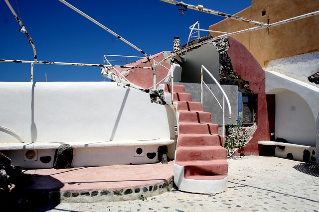 A nagy Santorini földrengésben megsérült épület Oiában.