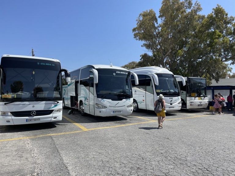 Buszok Santorinin, tömegközlekedés