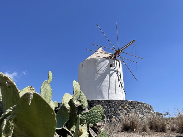 Mennyibe kerül egy nyaralás Santorinin? (2025-ös árak)