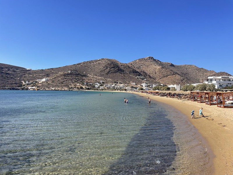 Ios sziget tengerpartja nyár végén kevés emberrel és kellemes idővel